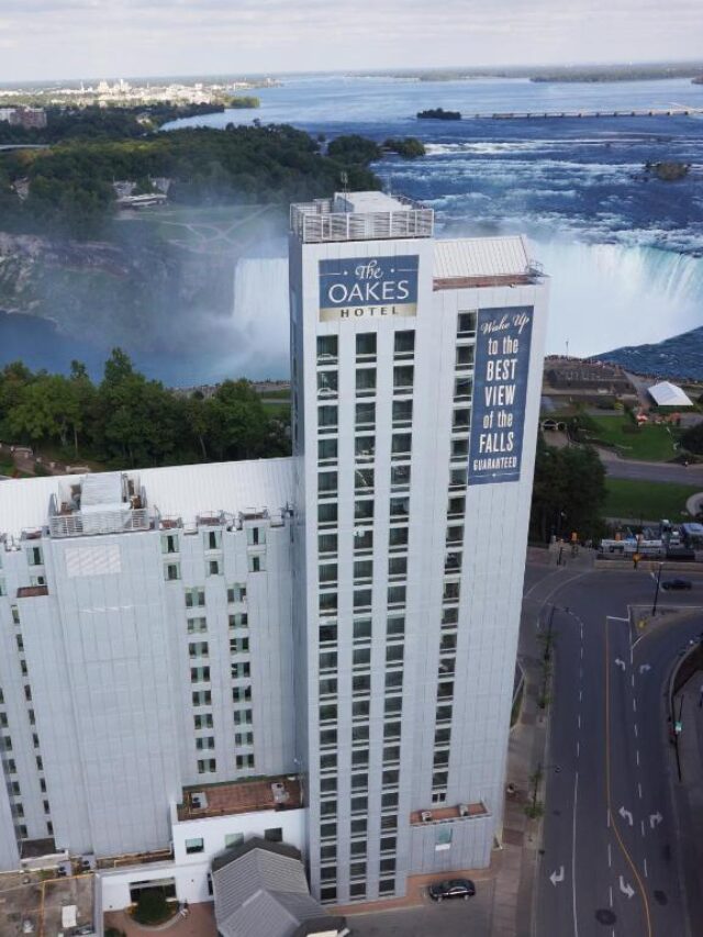 2. The Oakes Hotel Overlooking the Falls